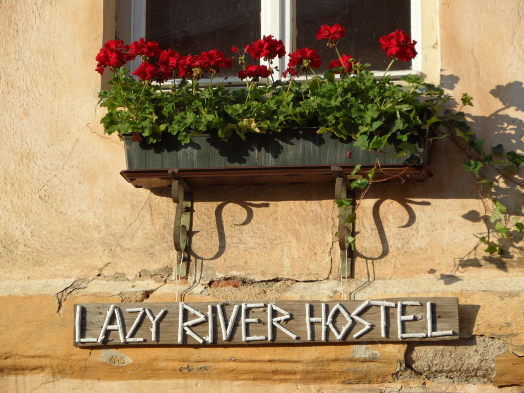 Lazy River Hostel Локет Екстериор снимка