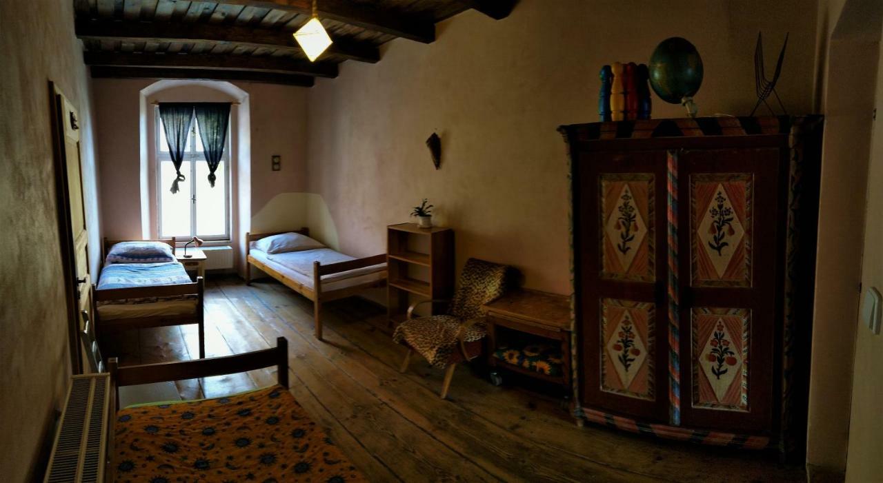 Lazy River Hostel Локет Екстериор снимка